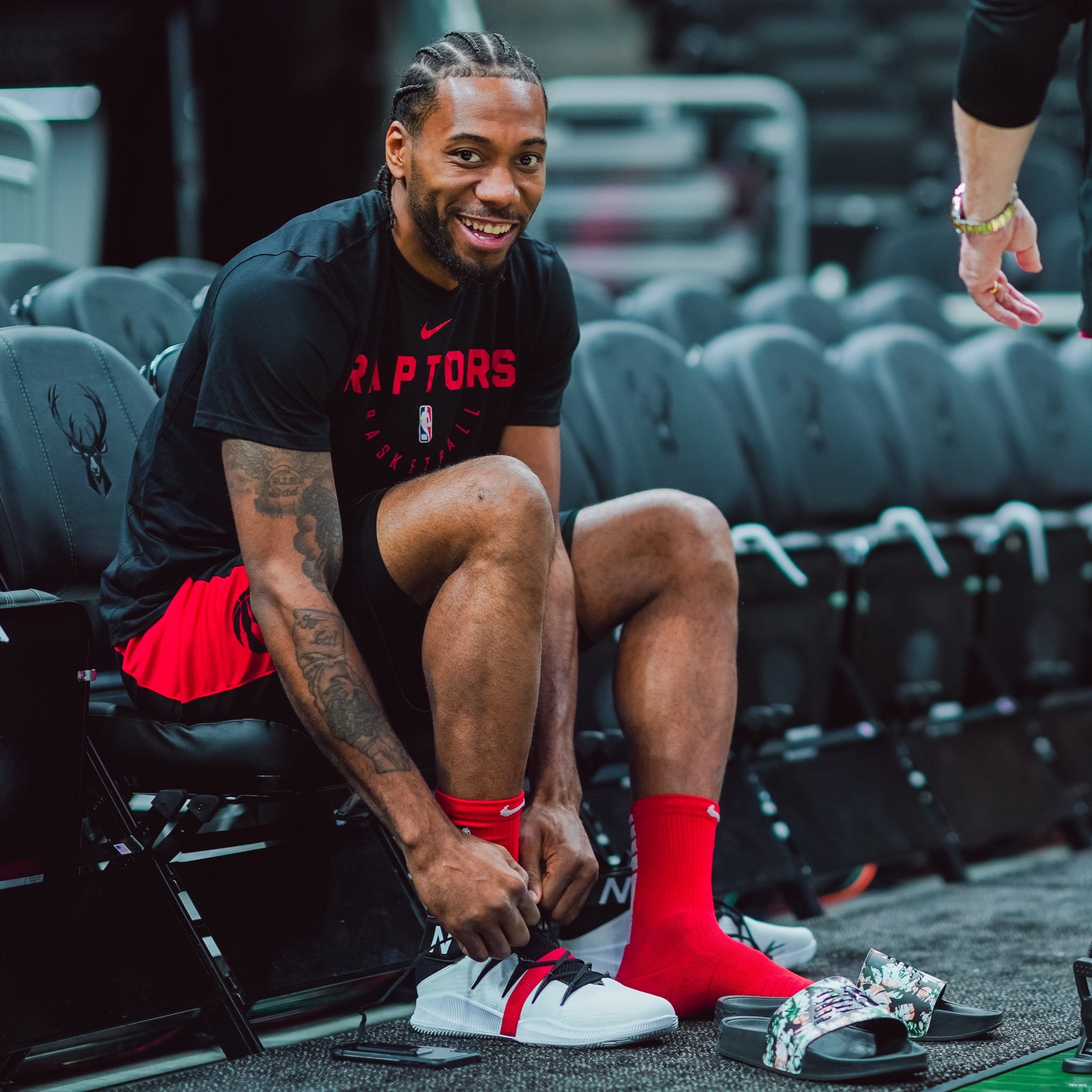 刺伤大腿 刺伤大腿